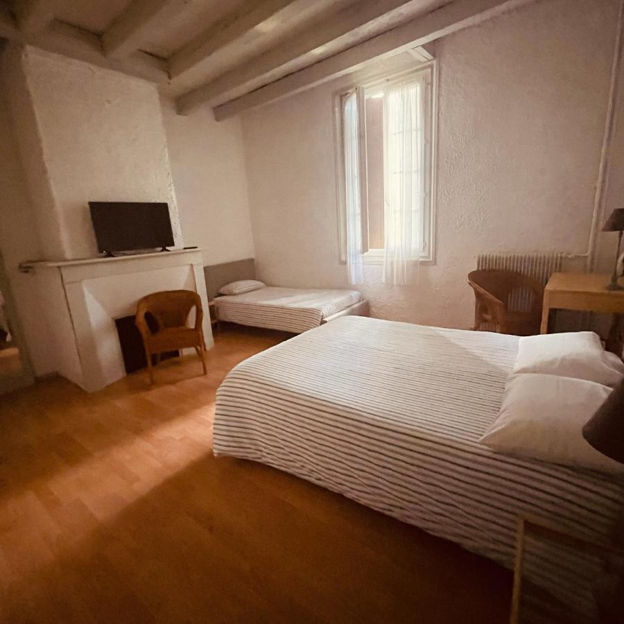 Hotel Et Restaurant Traditionnel L' Escalandes Lesperon  Buitenkant foto