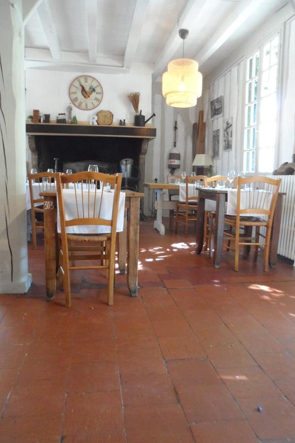 Hotel Et Restaurant Traditionnel L' Escalandes Lesperon  Buitenkant foto
