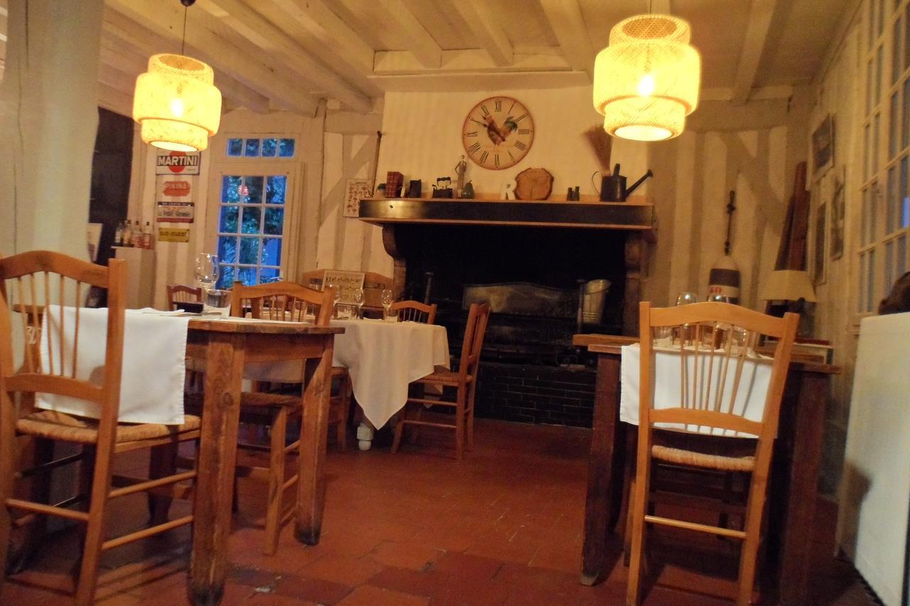 Hotel Et Restaurant Traditionnel L' Escalandes Lesperon  Buitenkant foto